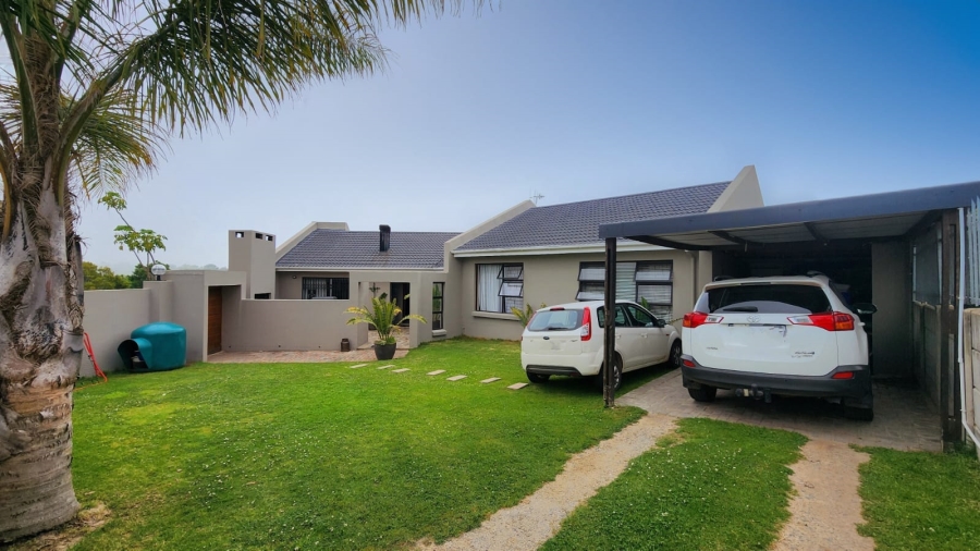 To Let 3 Bedroom Property for Rent in Loerie Park Western Cape